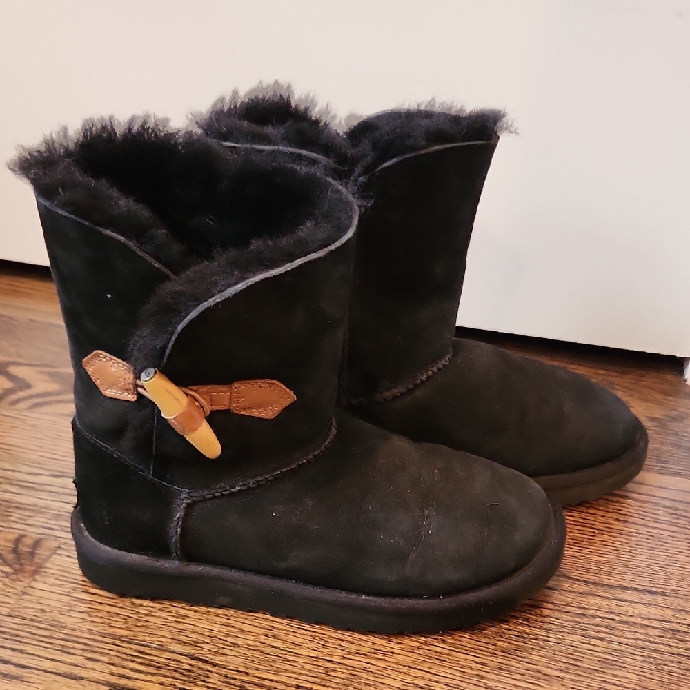 Black Ugg Shearling Women's Boots